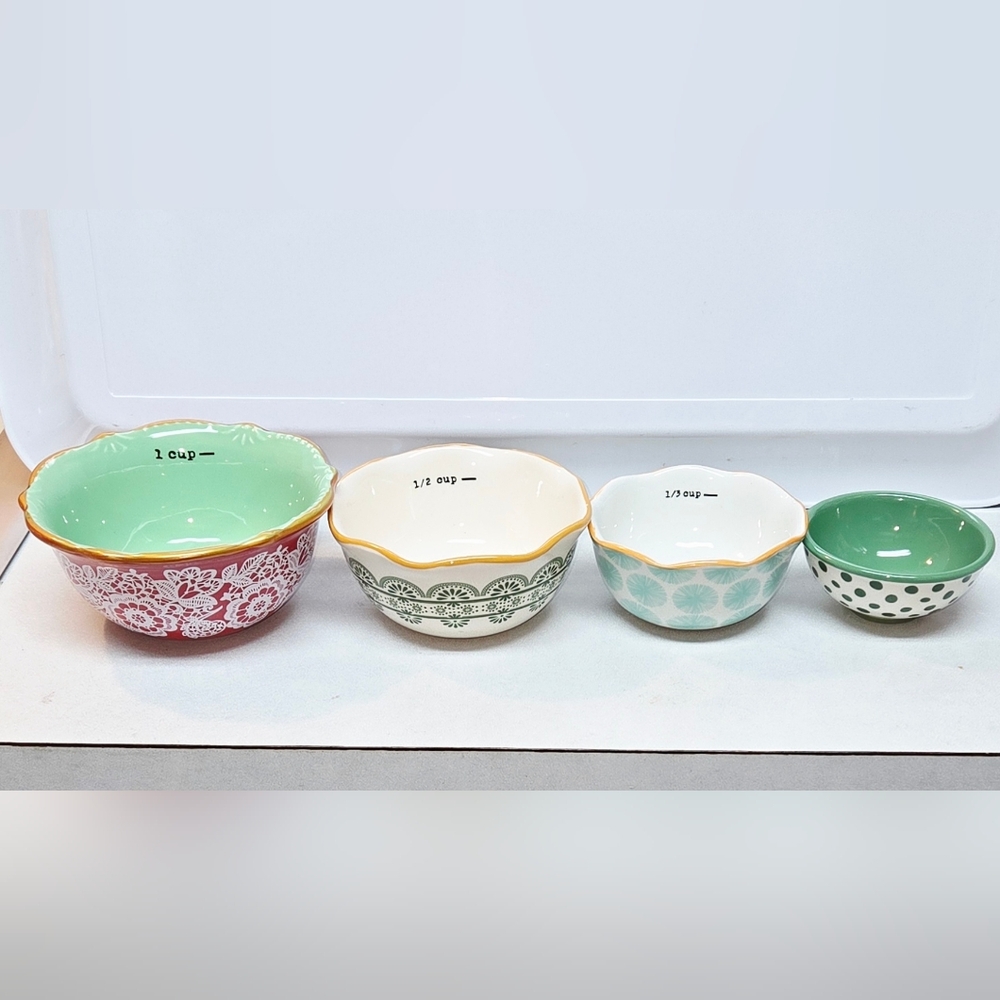 The Pioneer Woman Measuring Cups Set See Below